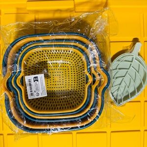 NEW Set of 6 Mini Vegetable Washing Baskets, Drainers & Soap Holder